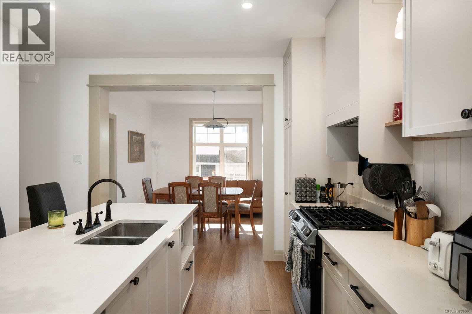 #3 3092 Washington Ave - 5