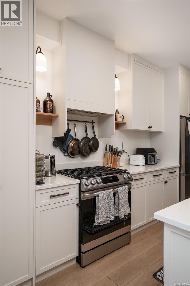 #3 3092 Washington Ave - 6