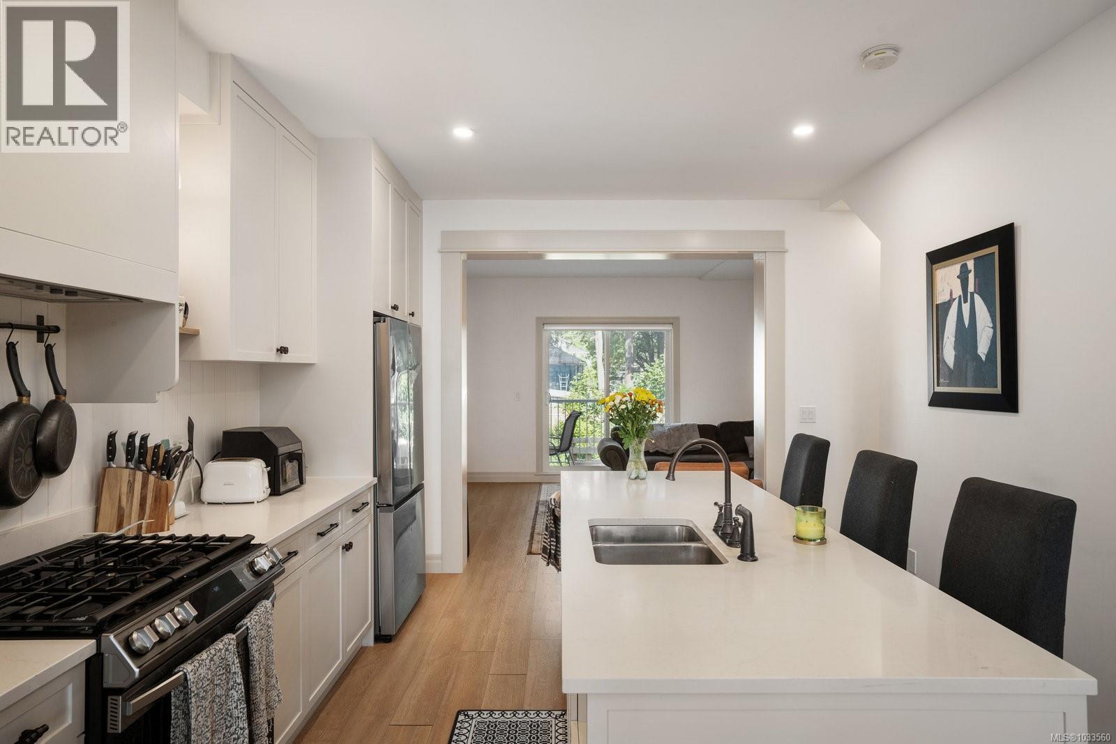 #3 3092 Washington Ave - 7