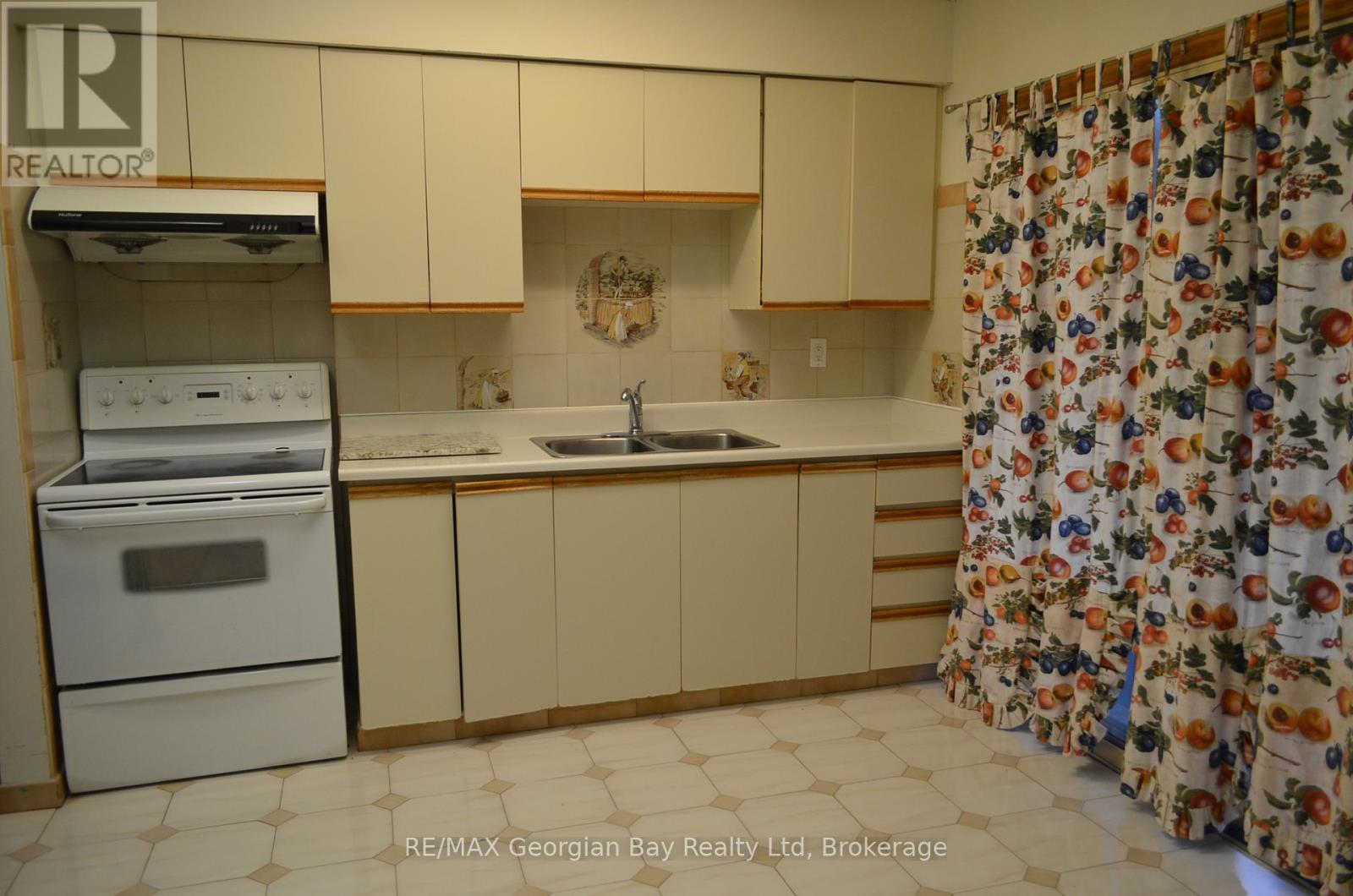 517 MILVERTON BOULEVARD - 5