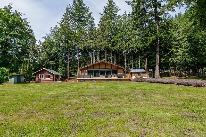 1680 COLUMBIA VALLEY ROAD, Columbia Valley, Lindell Beach