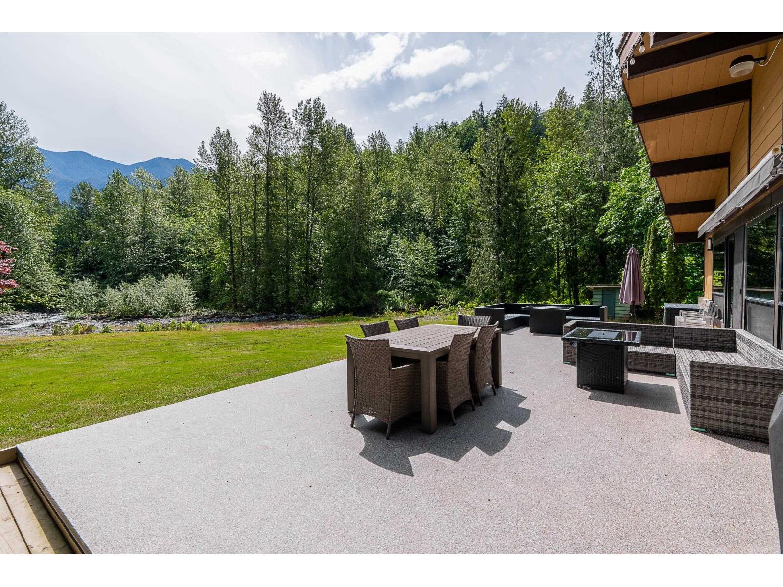 1680 COLUMBIA VALLEY ROAD, Columbia Valley, Lindell Beach
