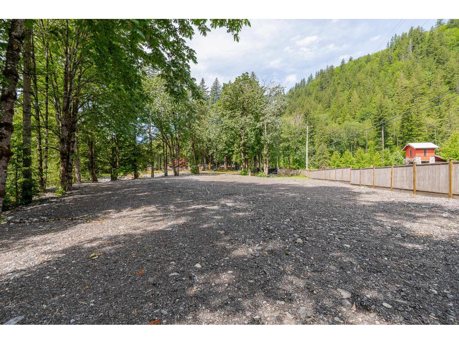 1680 COLUMBIA VALLEY ROAD, Columbia Valley, Lindell Beach