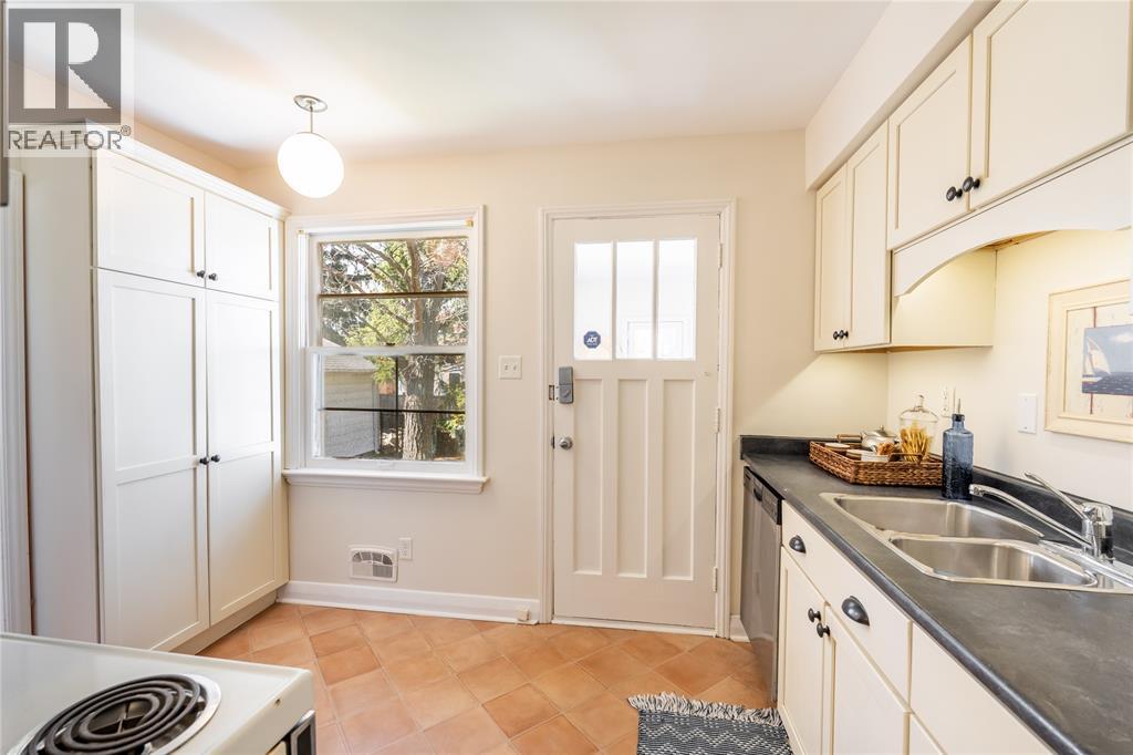 1203 Colborne ROAD - 13
