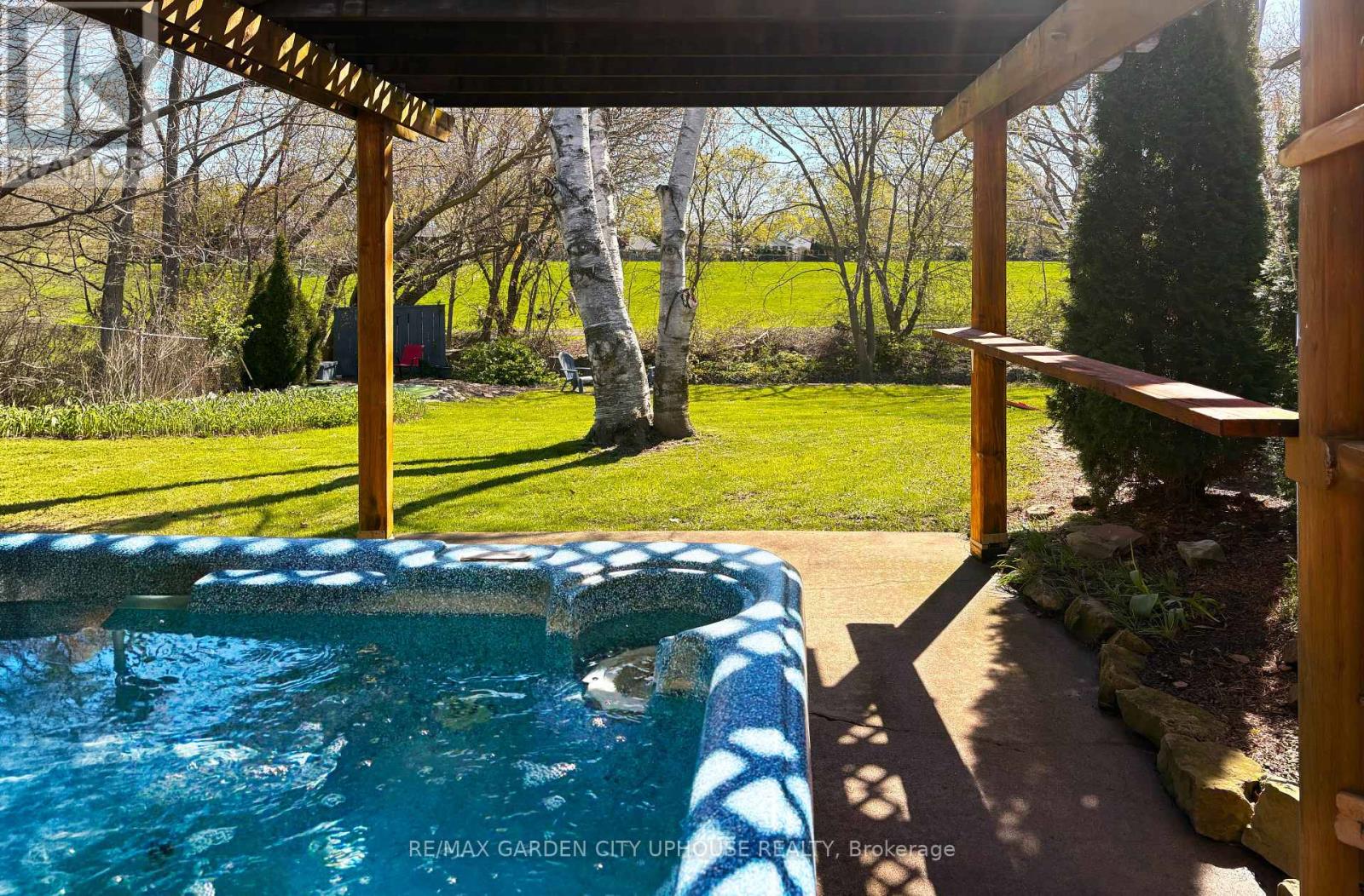 46 STRATHCONA DRIVE - 23