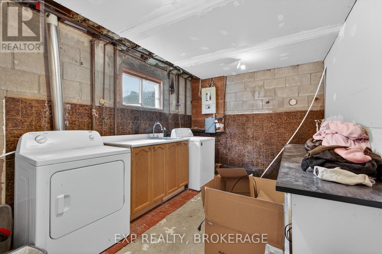 43 CARLETON STREET - 17
