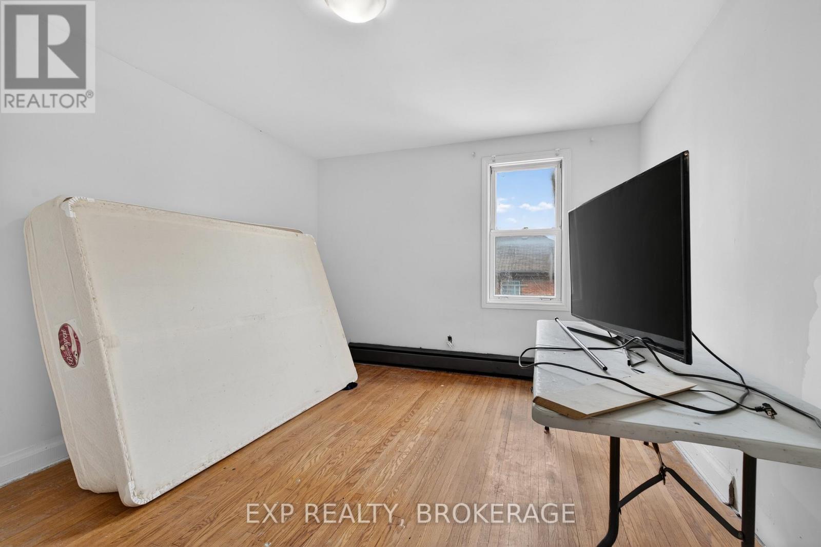 43 CARLETON STREET - 20