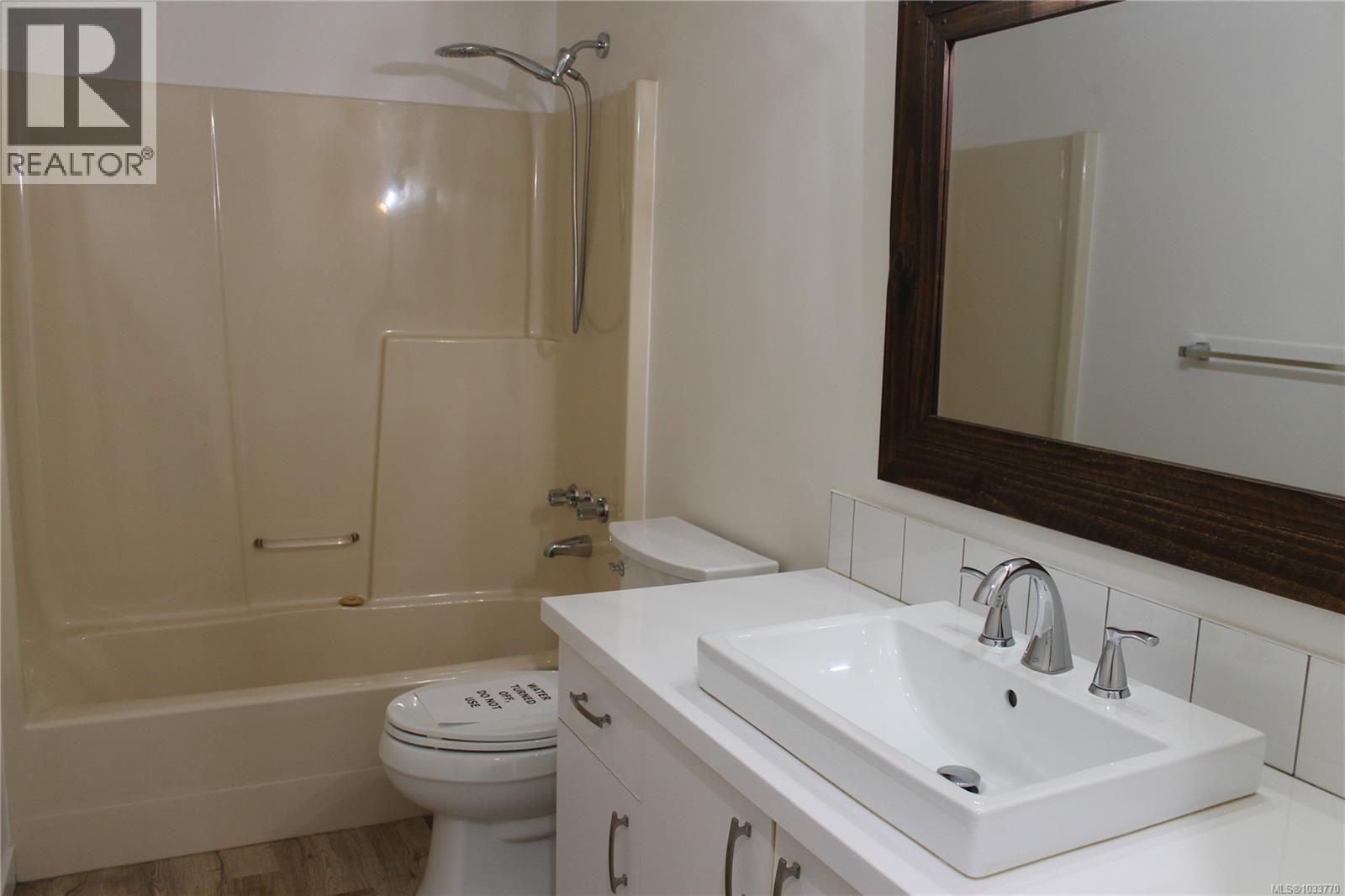 #203 300 Bundock Ave - 11
