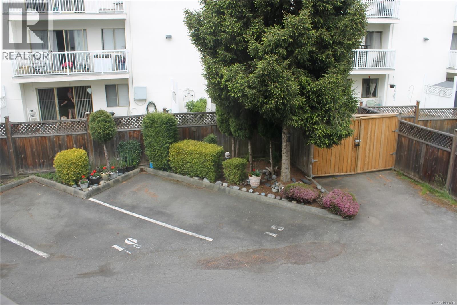 #203 300 Bundock Ave - 16