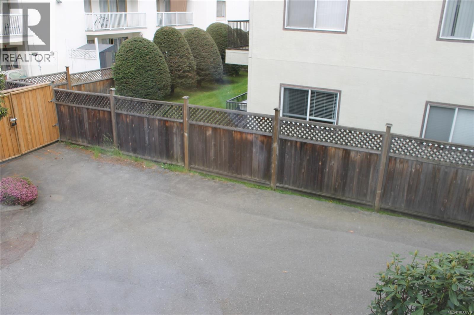 #203 300 Bundock Ave - 17