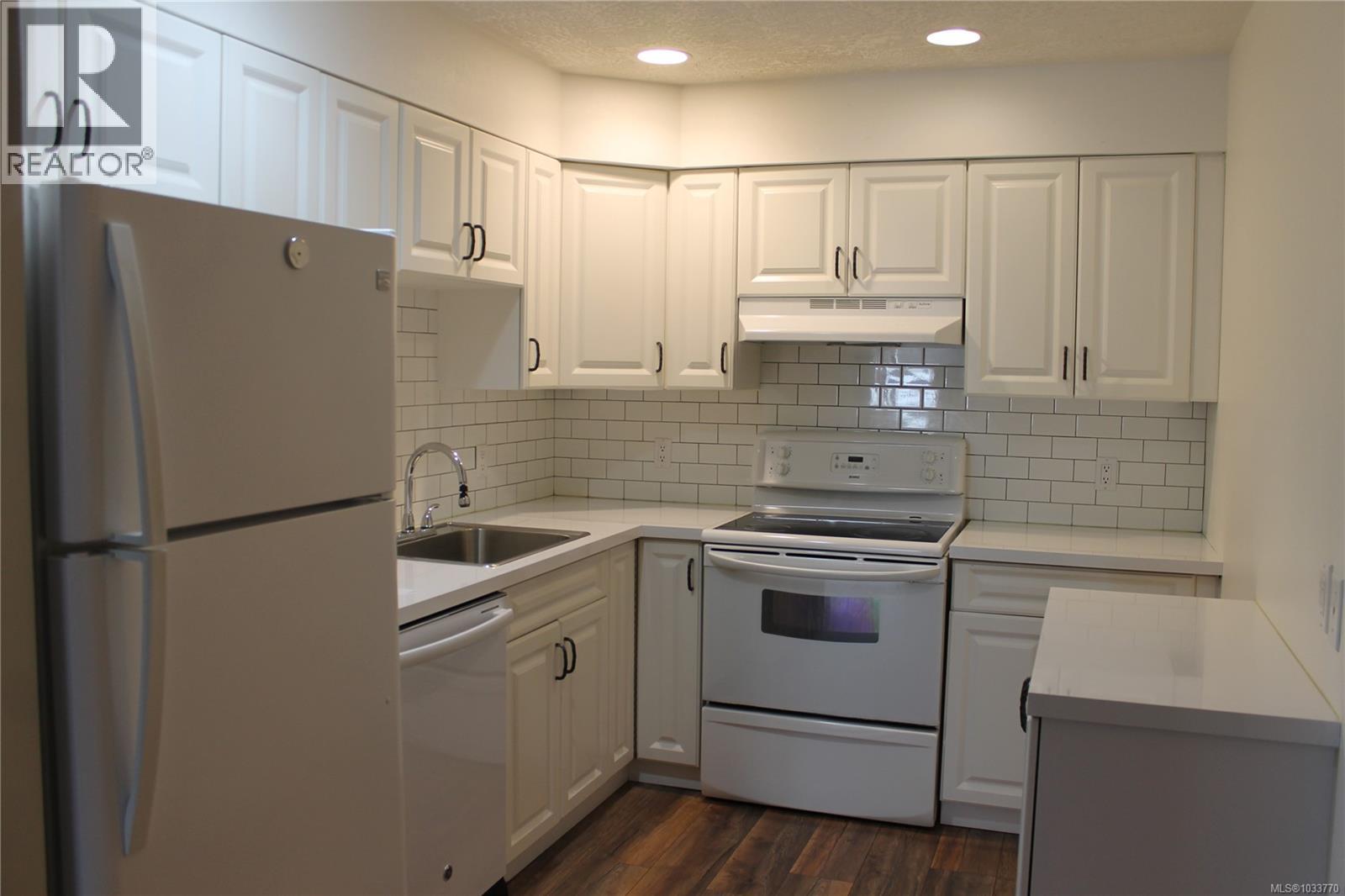 #203 300 Bundock Ave - 5