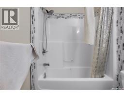305 Clarence Avenue S, Saskatoon, SK S7N1H5 Photo 22