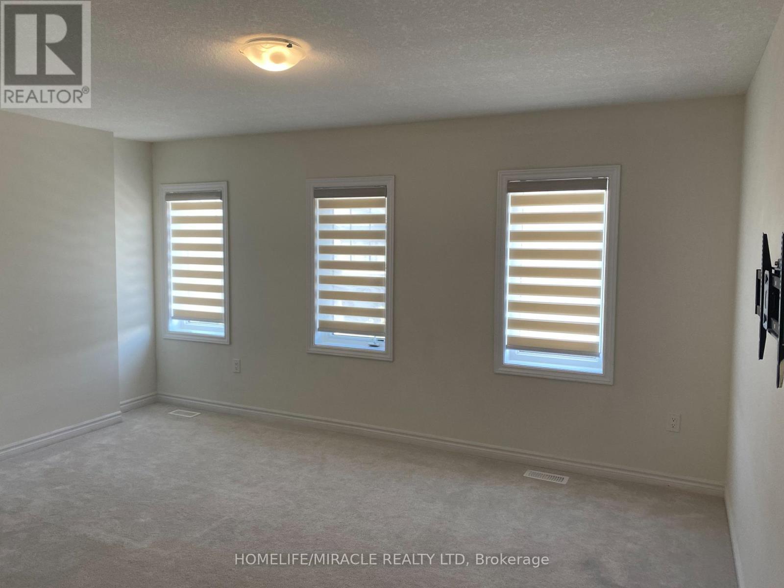 2 CAHILL DRIVE - 23