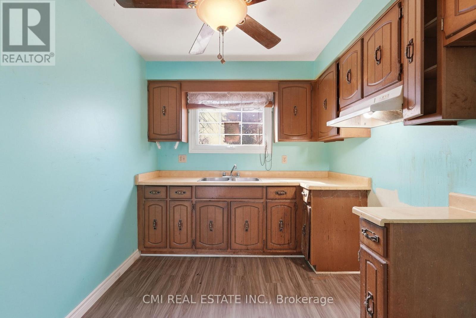 117 MONMORE ROAD — photo 13
