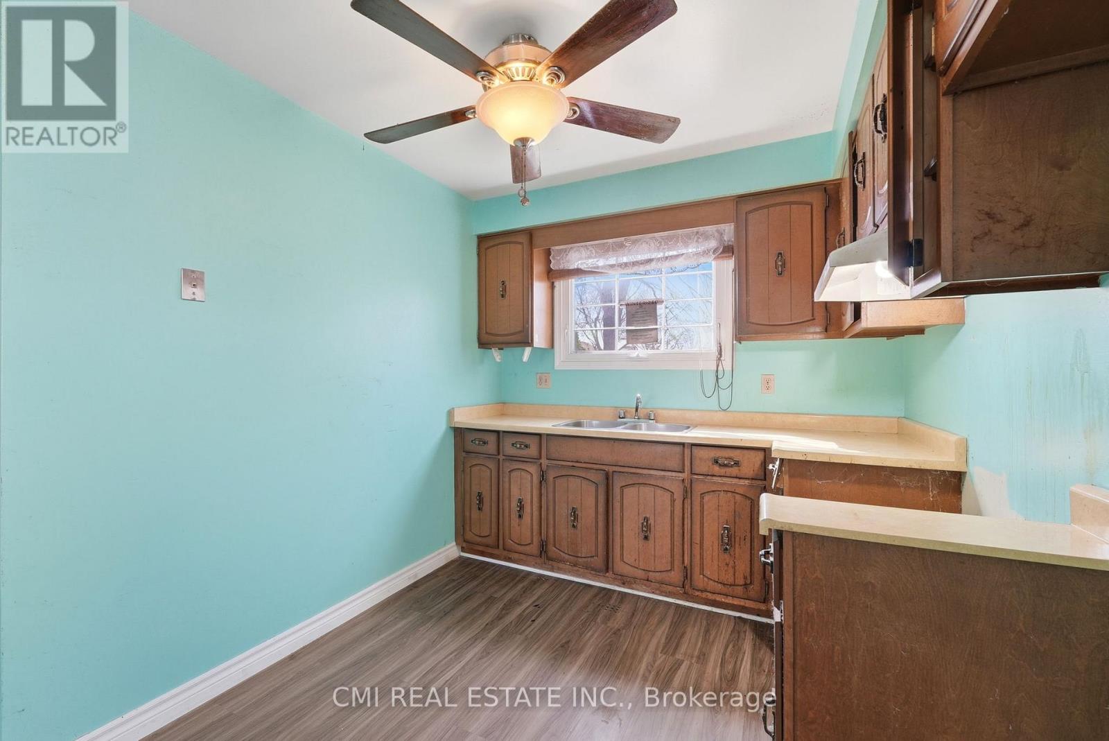 117 MONMORE ROAD — photo 14