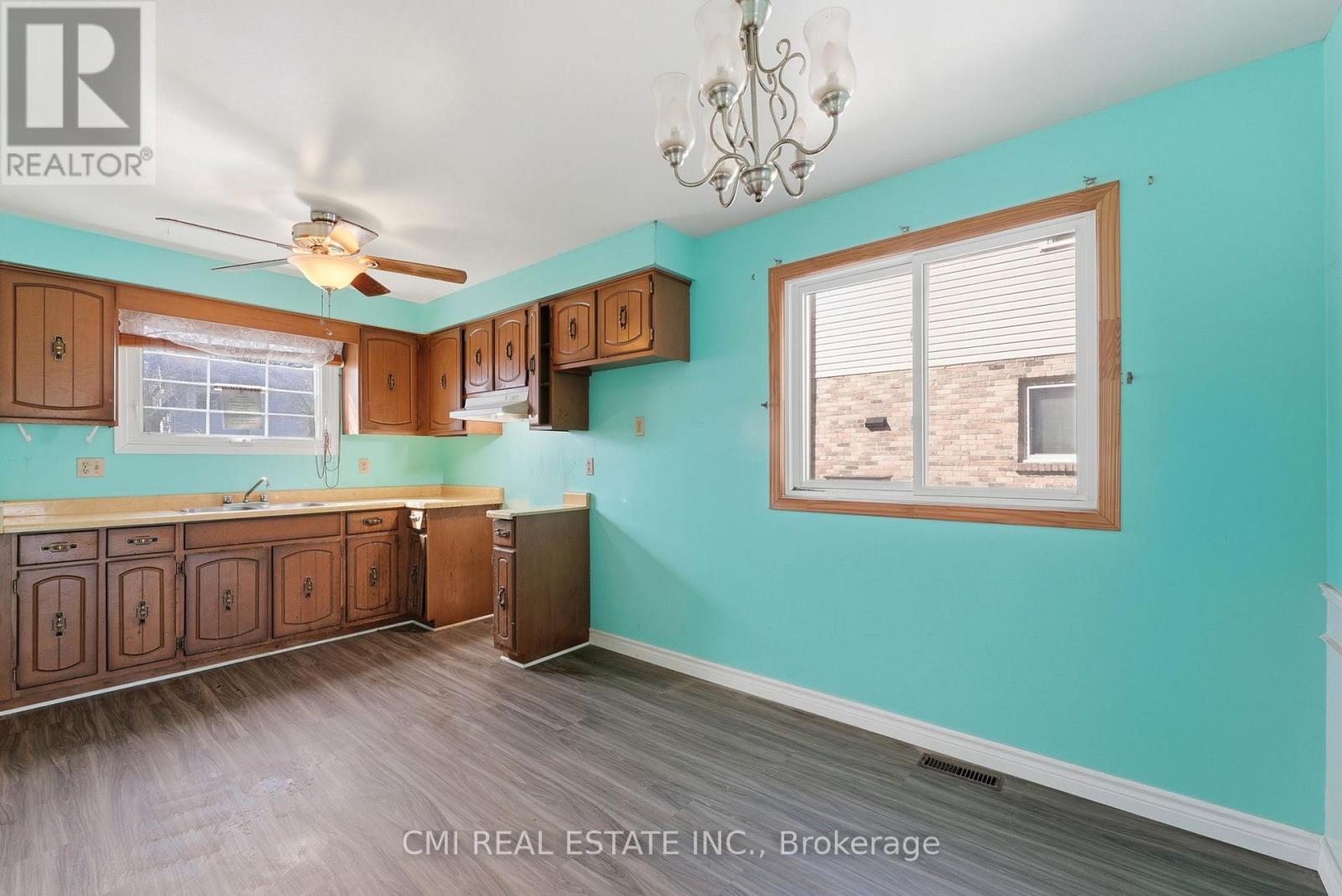 117 MONMORE ROAD — photo 15