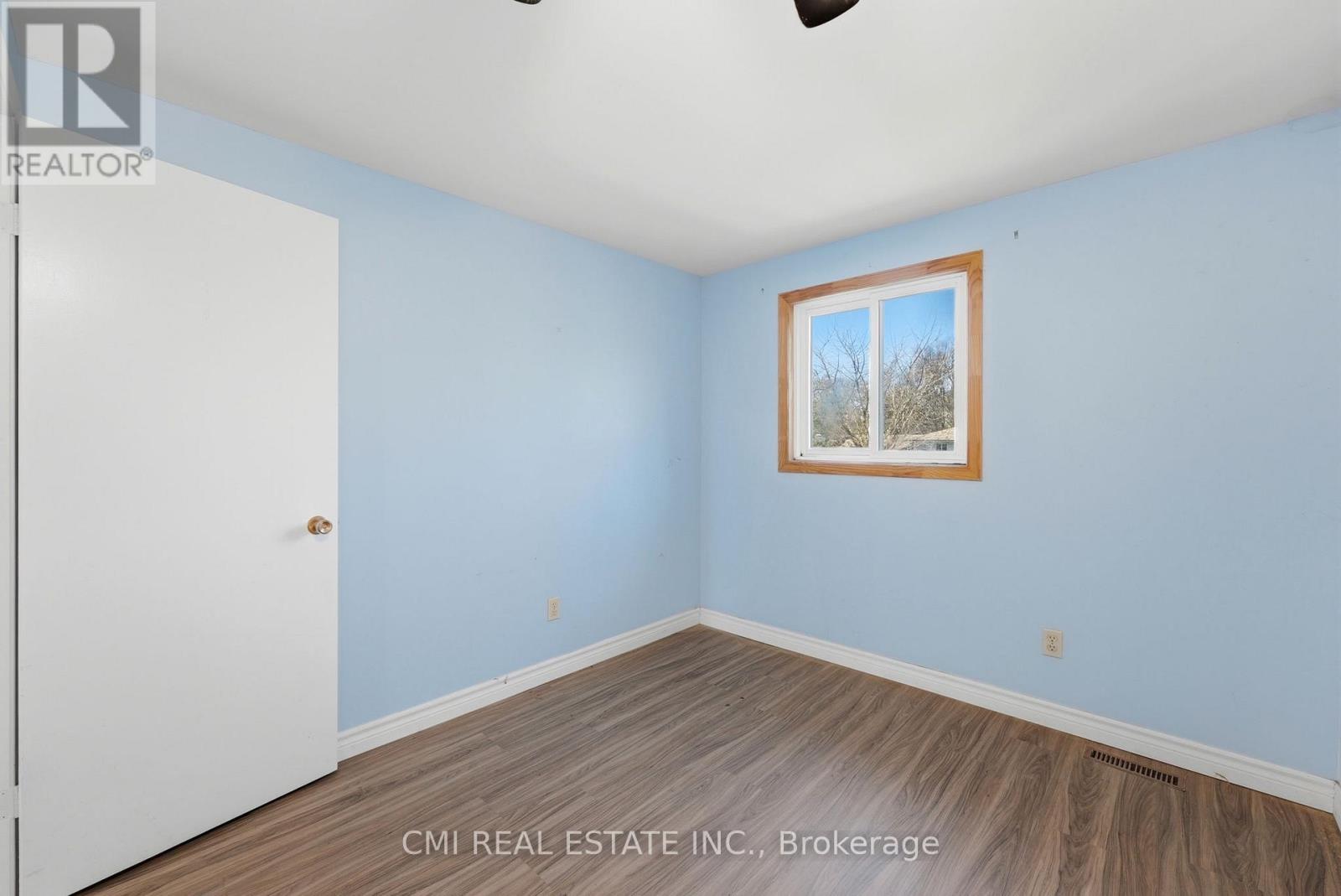 117 MONMORE ROAD — photo 27