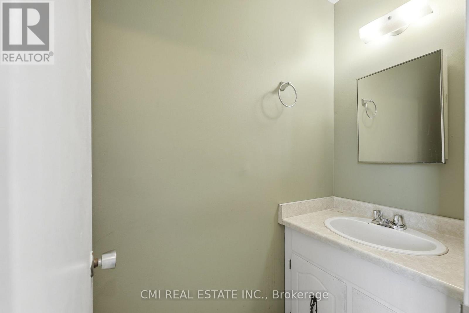 117 MONMORE ROAD — photo 29