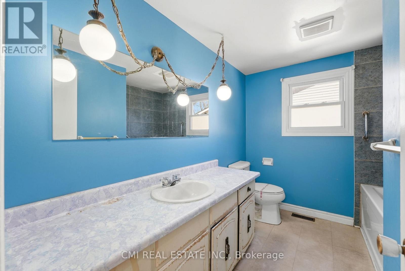117 MONMORE ROAD — photo 32