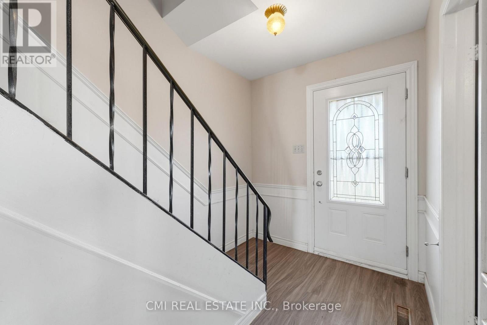 117 MONMORE ROAD — photo 6