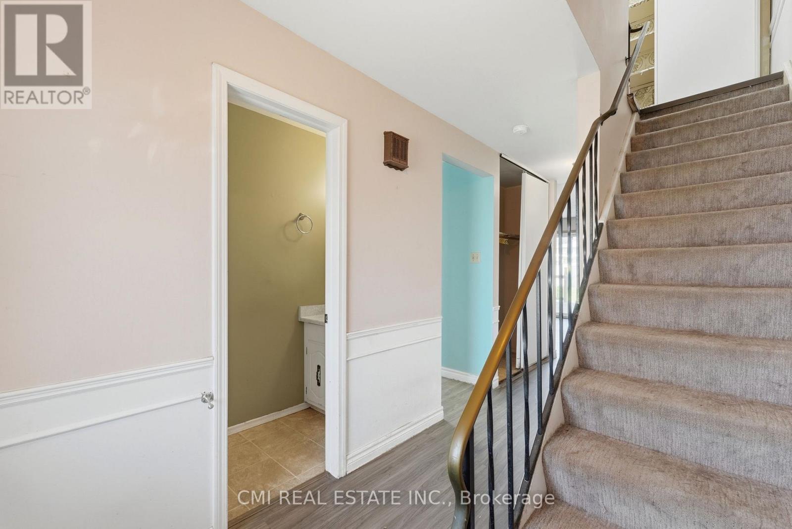 117 MONMORE ROAD — photo 7
