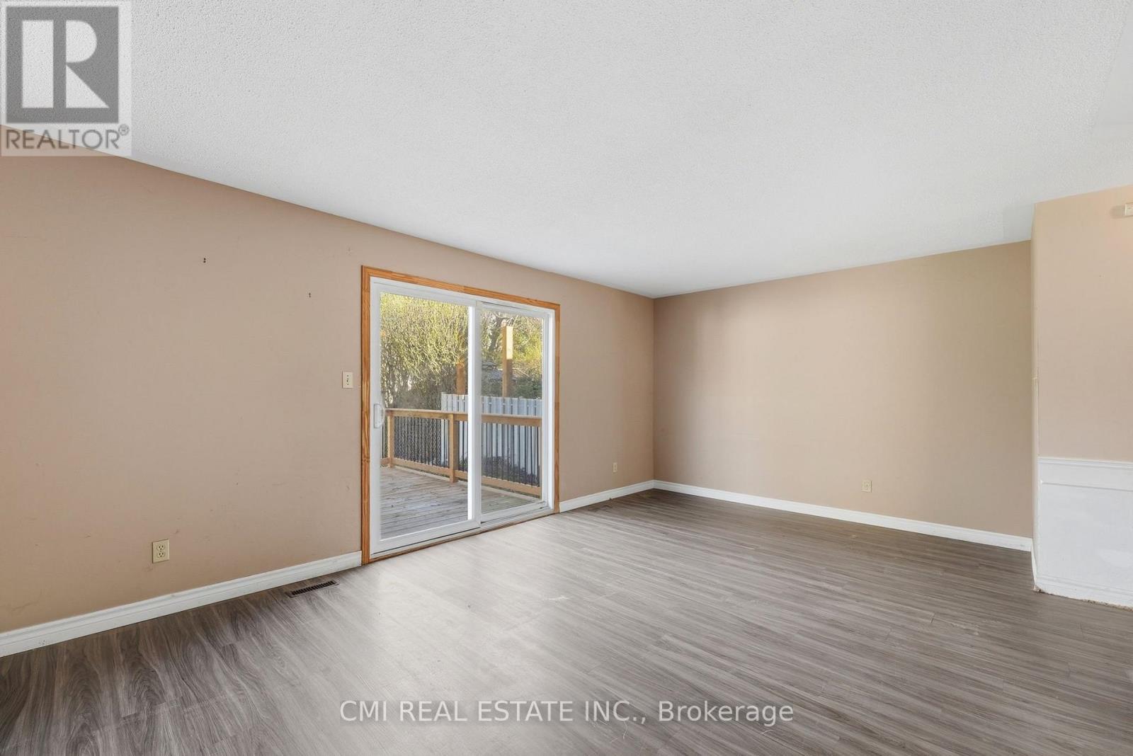 117 MONMORE ROAD — photo 9