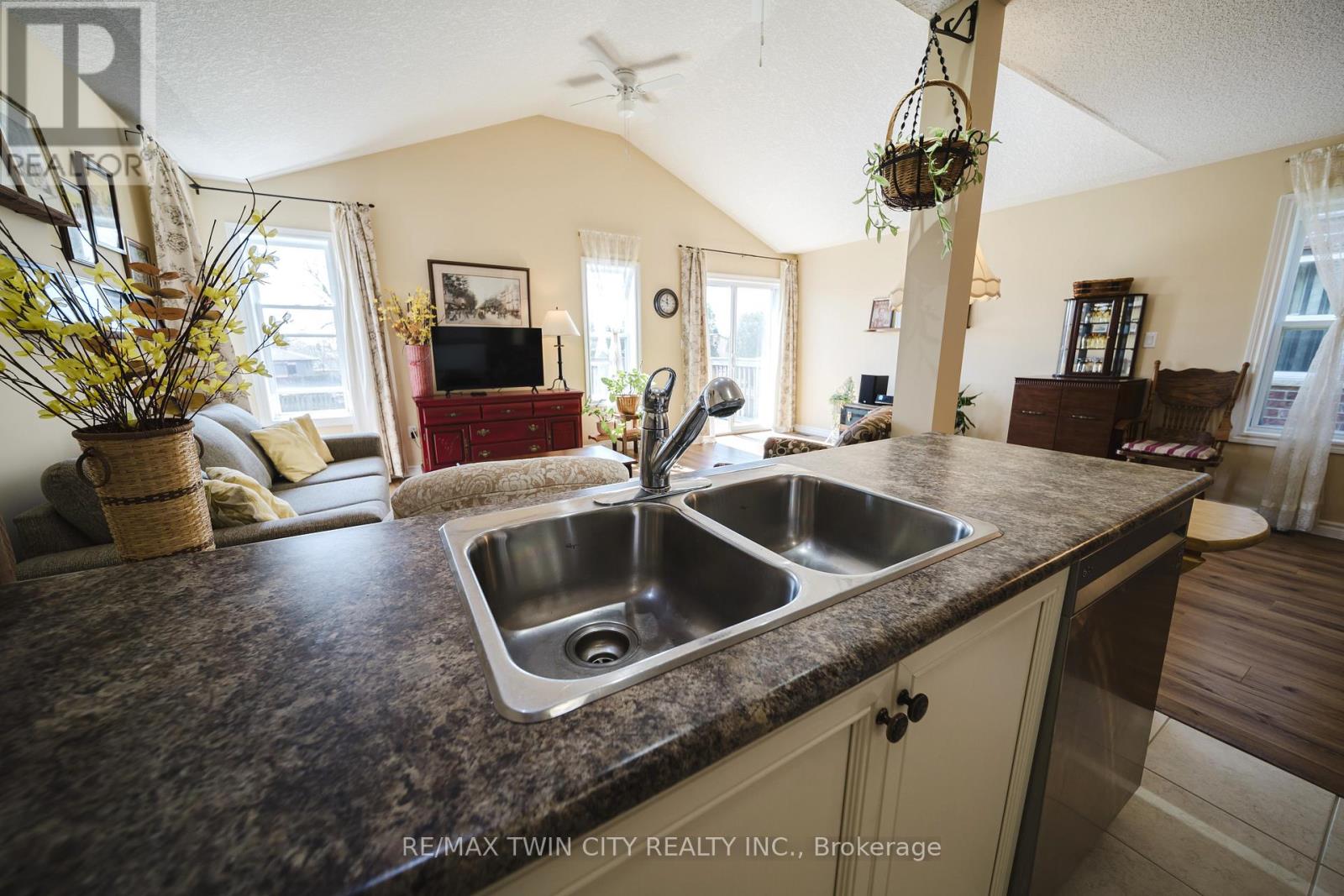 90 CAPTAIN MCCALLUM DRIVE — photo 11