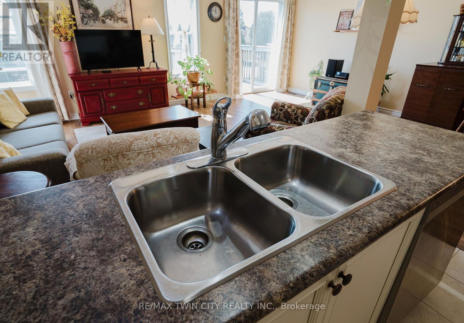 90 CAPTAIN MCCALLUM DRIVE — photo 12