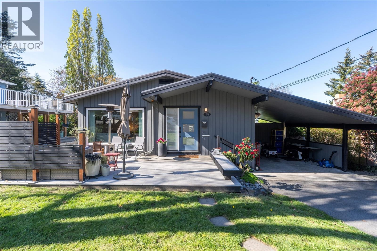 1002 Karen Cres - 1