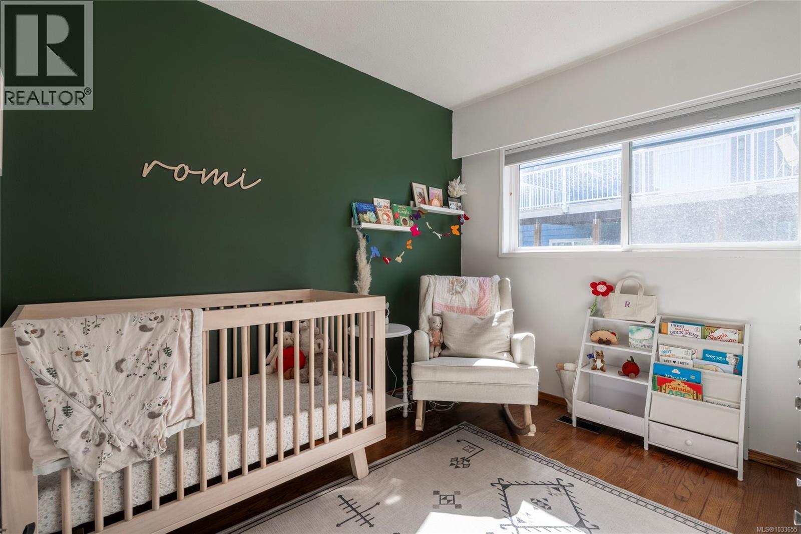 1002 Karen Cres - 16