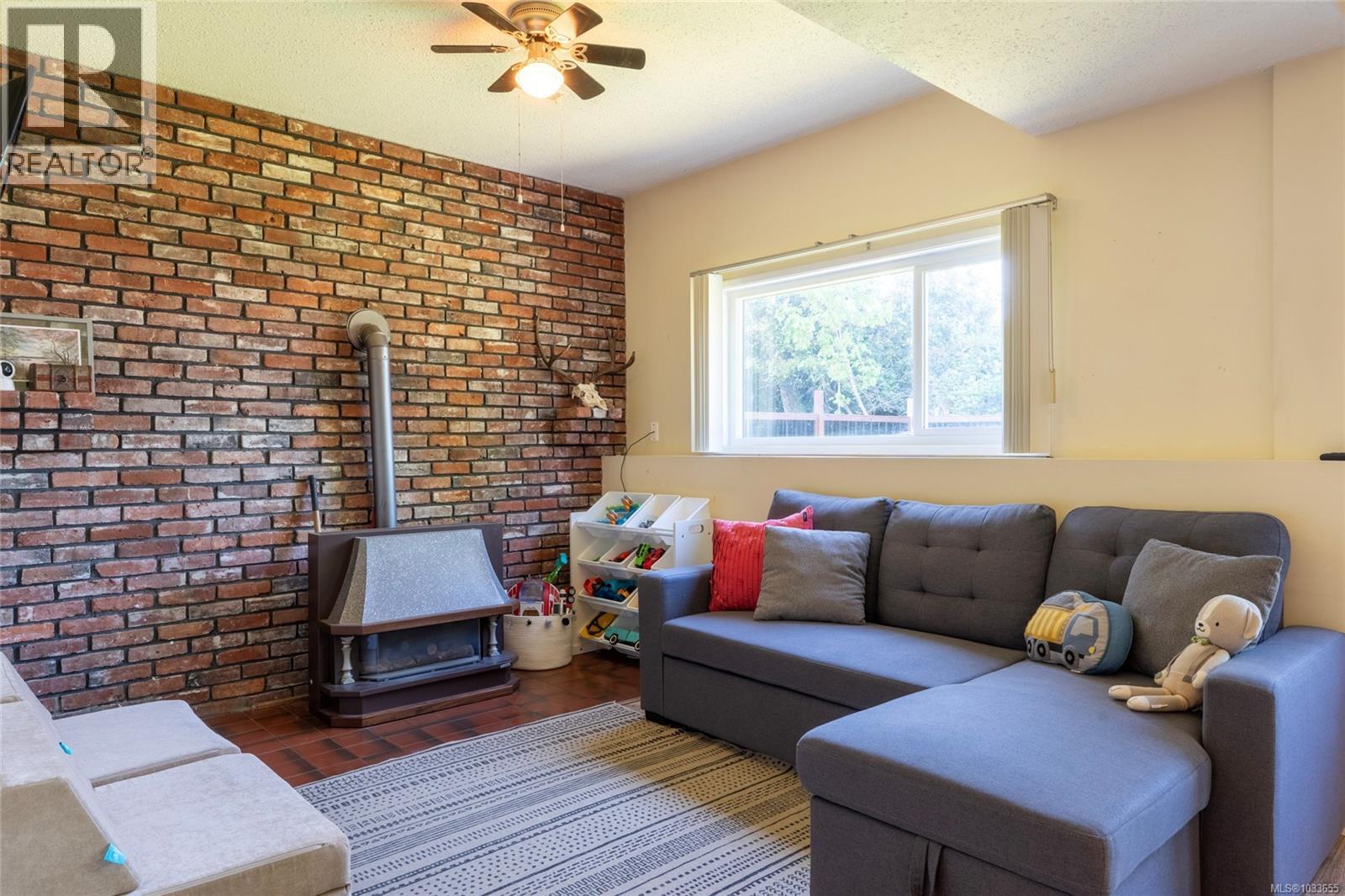 1002 Karen Cres - 20