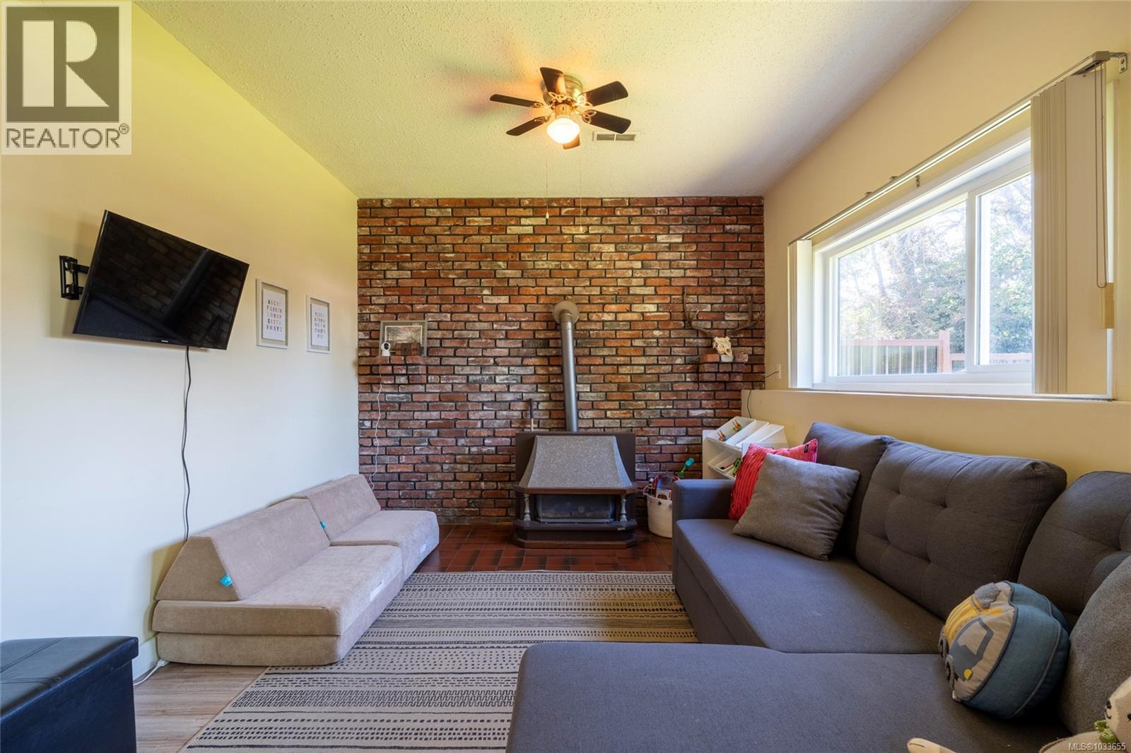 1002 Karen Cres - 21