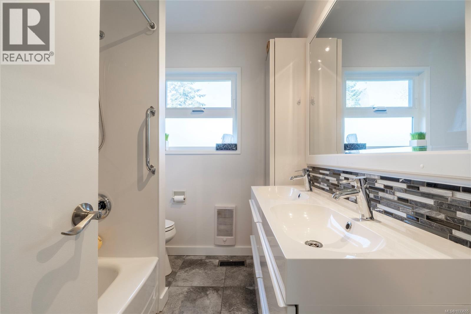 1002 Karen Cres - 26