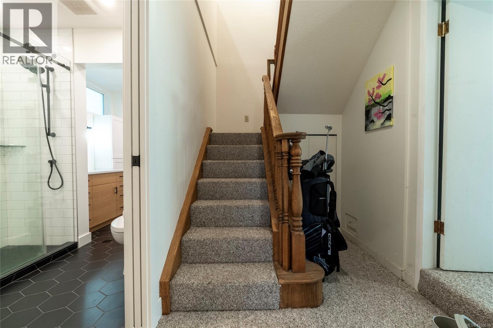 1002 Karen Cres - 27