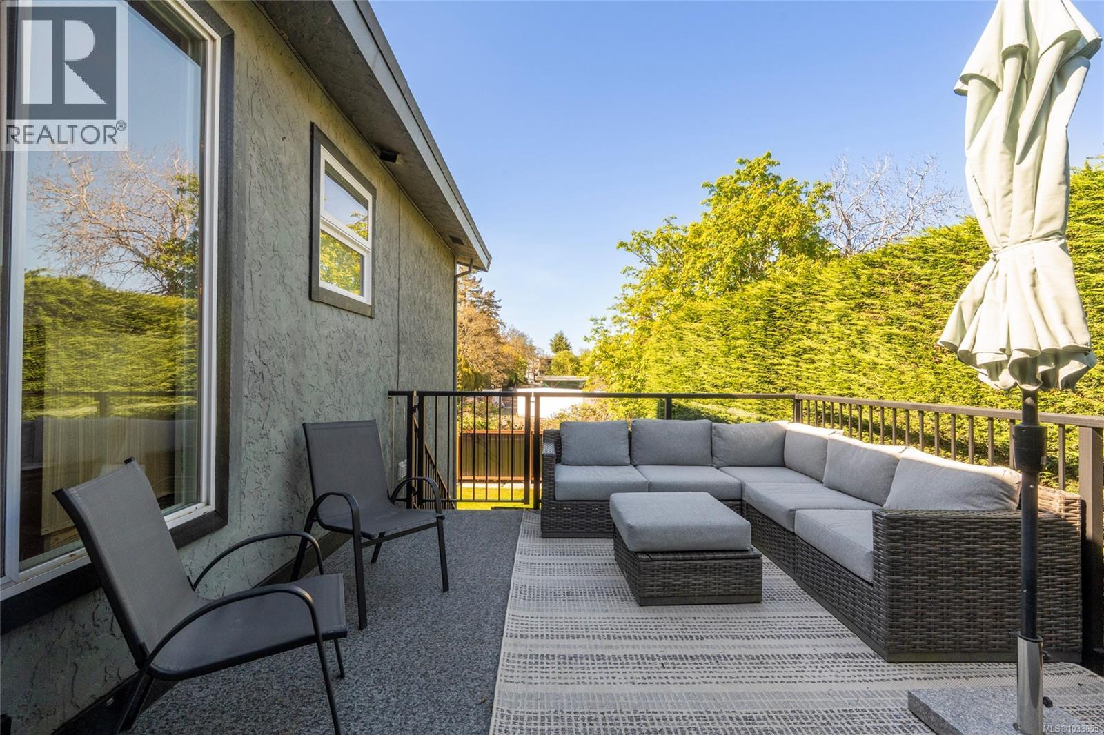 1002 Karen Cres - 29