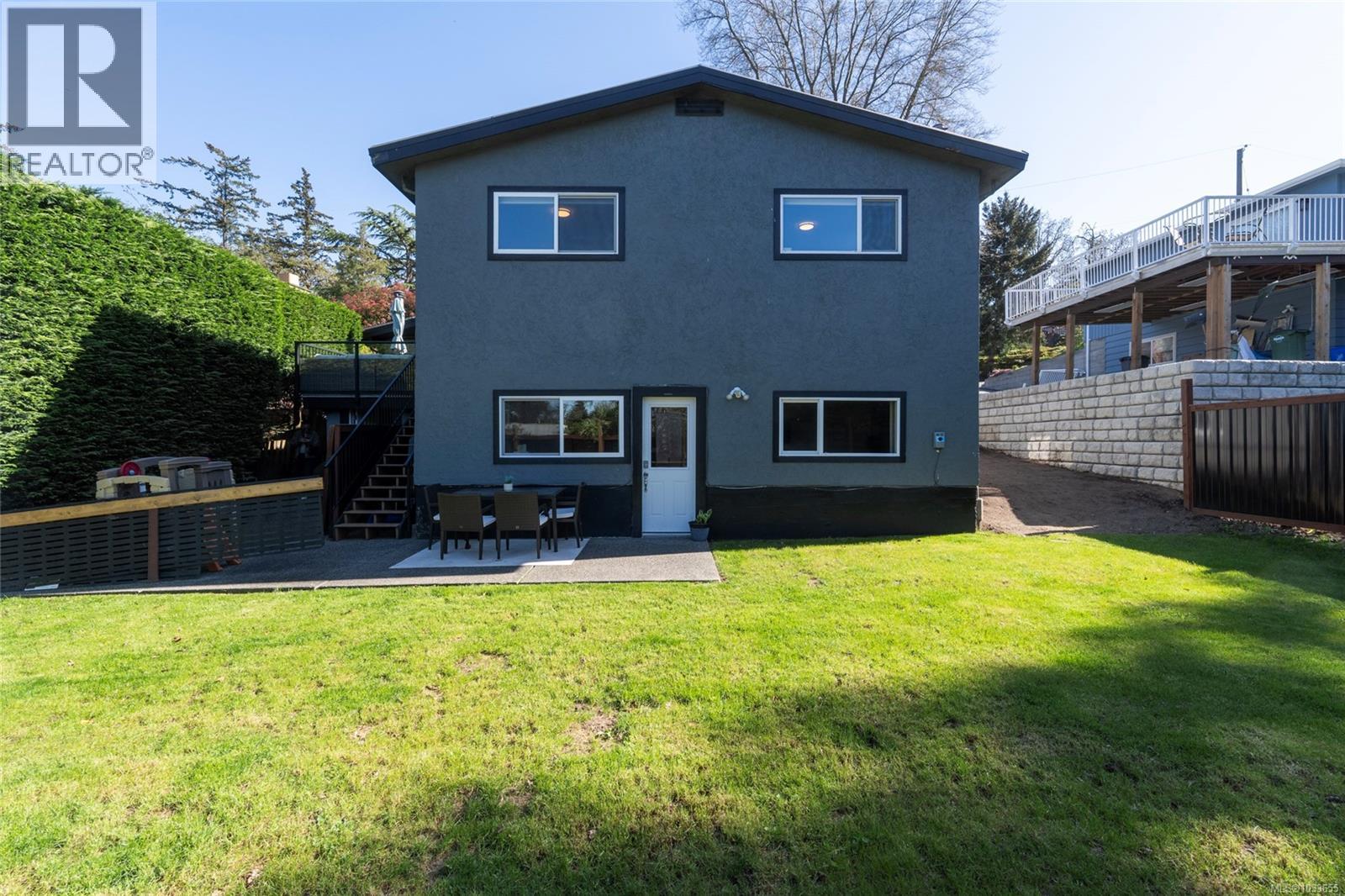 1002 Karen Cres - 30