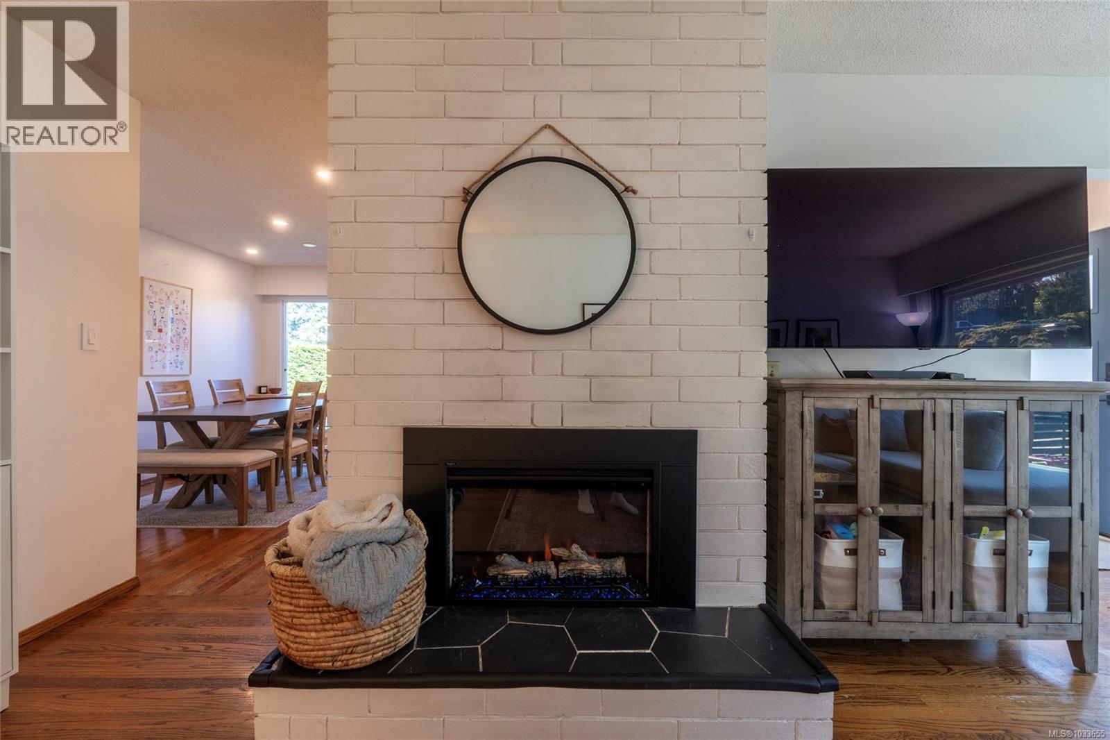 1002 Karen Cres - 7
