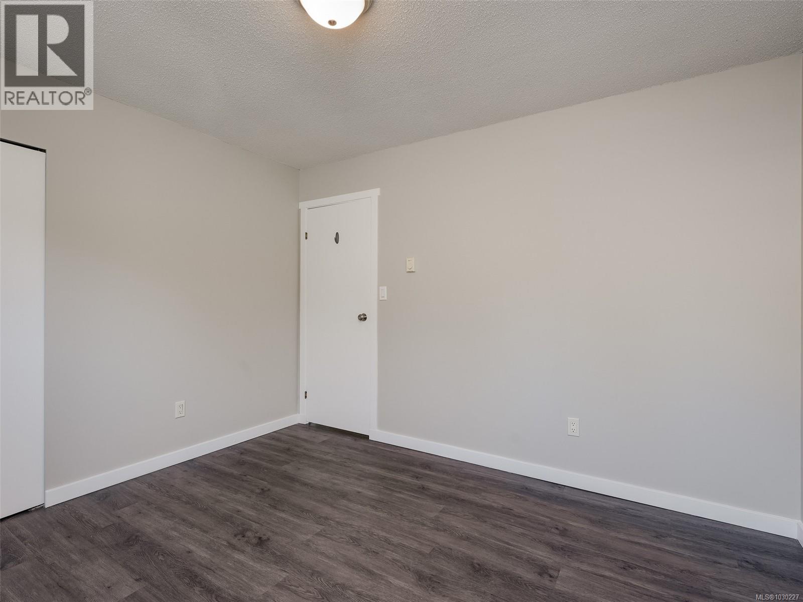 1040 Chesterfield Rd - 12