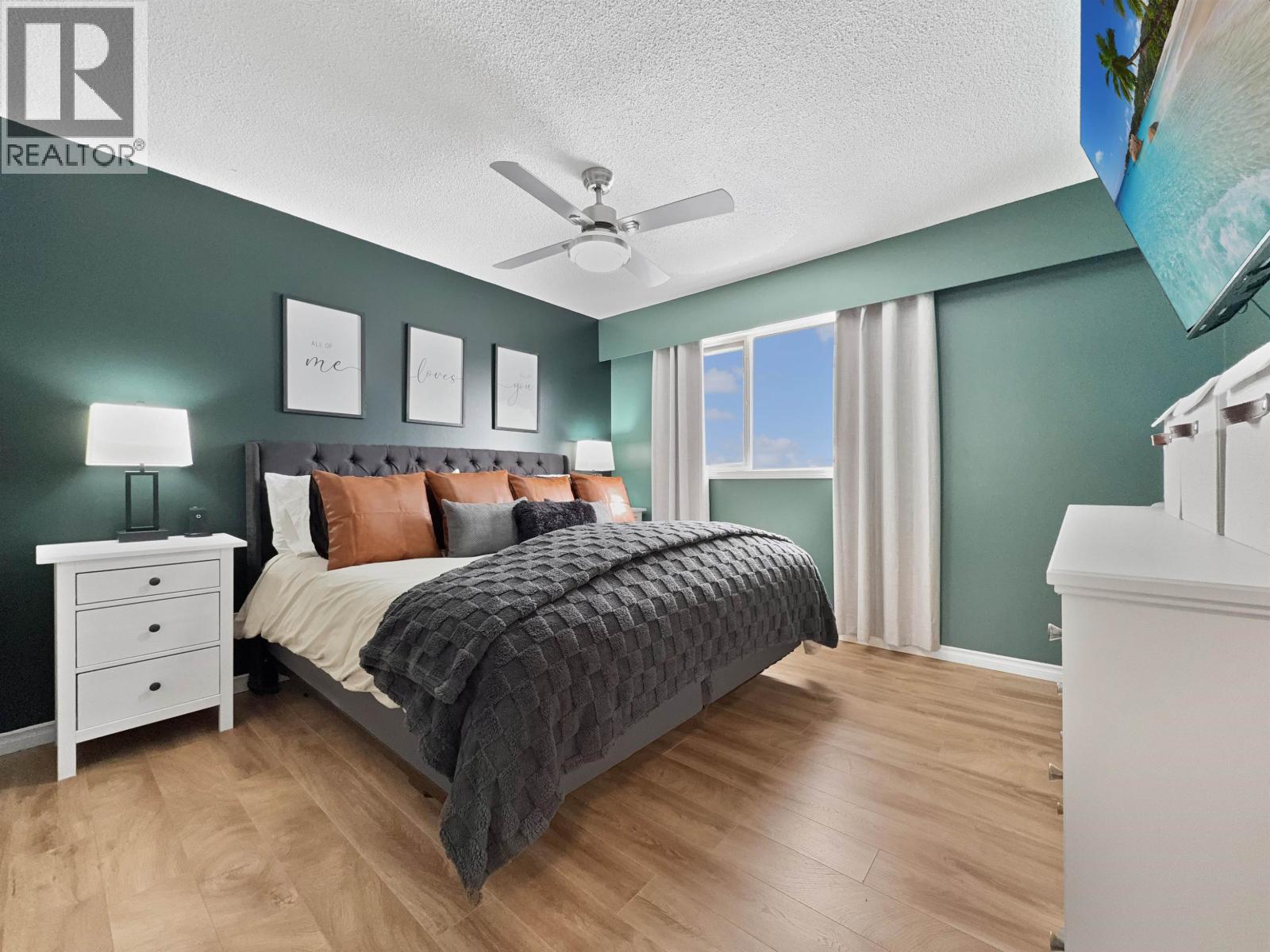 1085 N NINTH AVENUE - 19