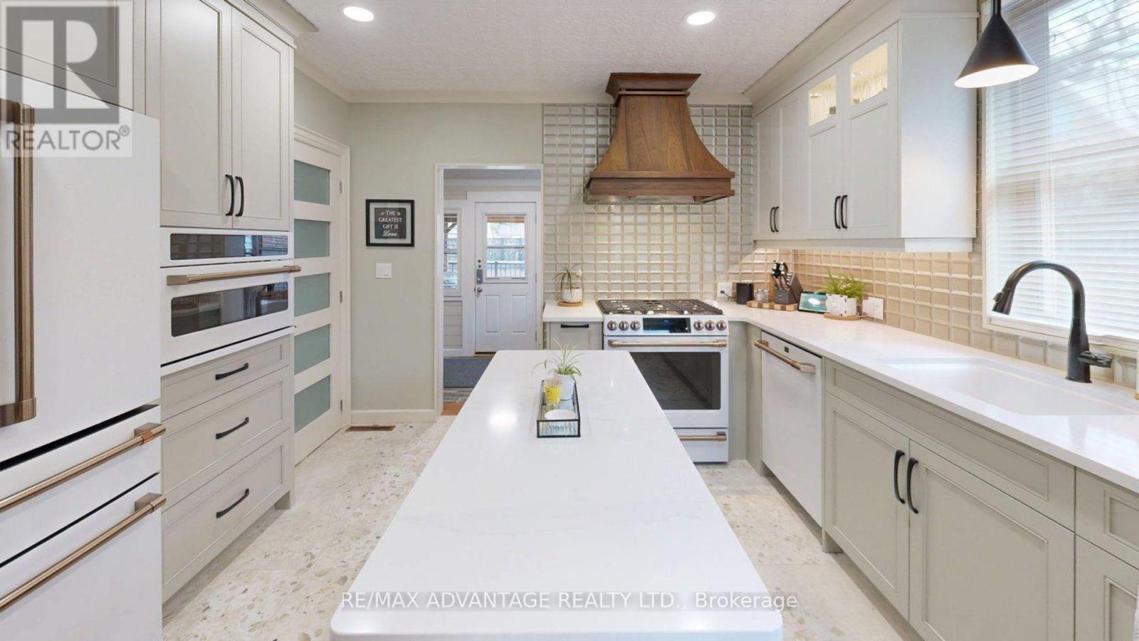 57 QUEEN STREET Property Photo