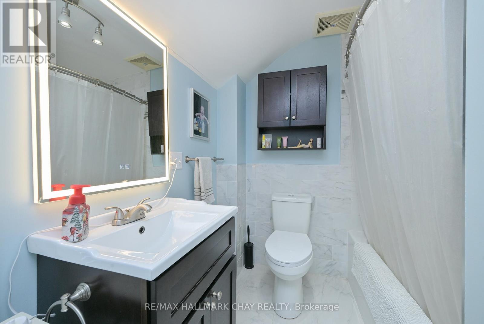 48 CAROLINE STREET W - 23