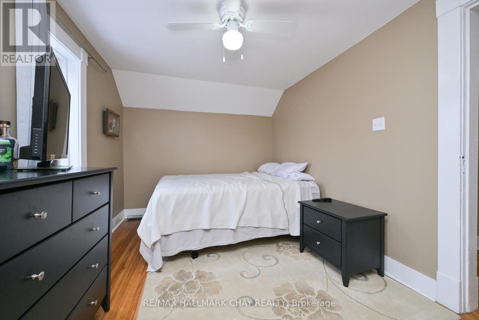 48 CAROLINE STREET W - 22