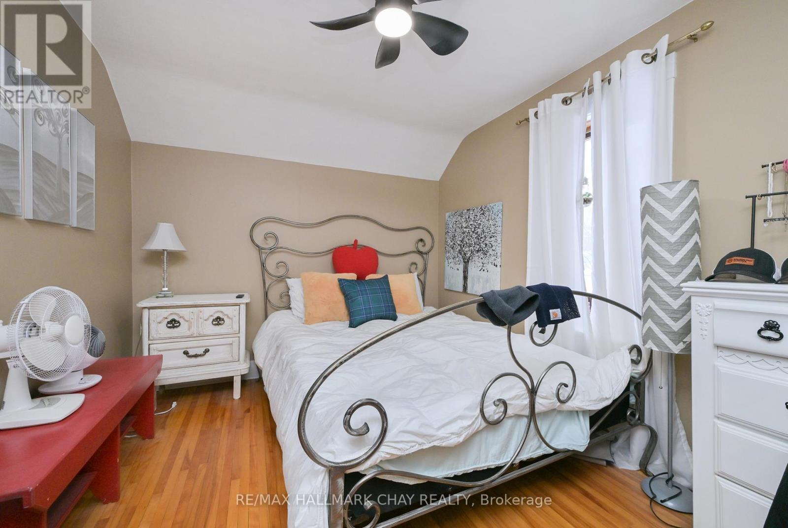 48 CAROLINE STREET W - 26