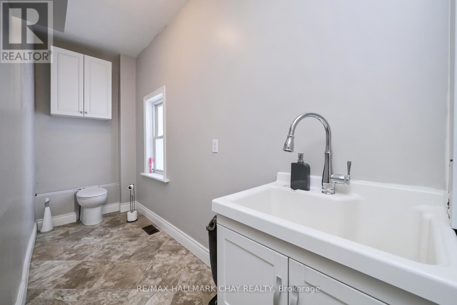 48 CAROLINE STREET W - 16