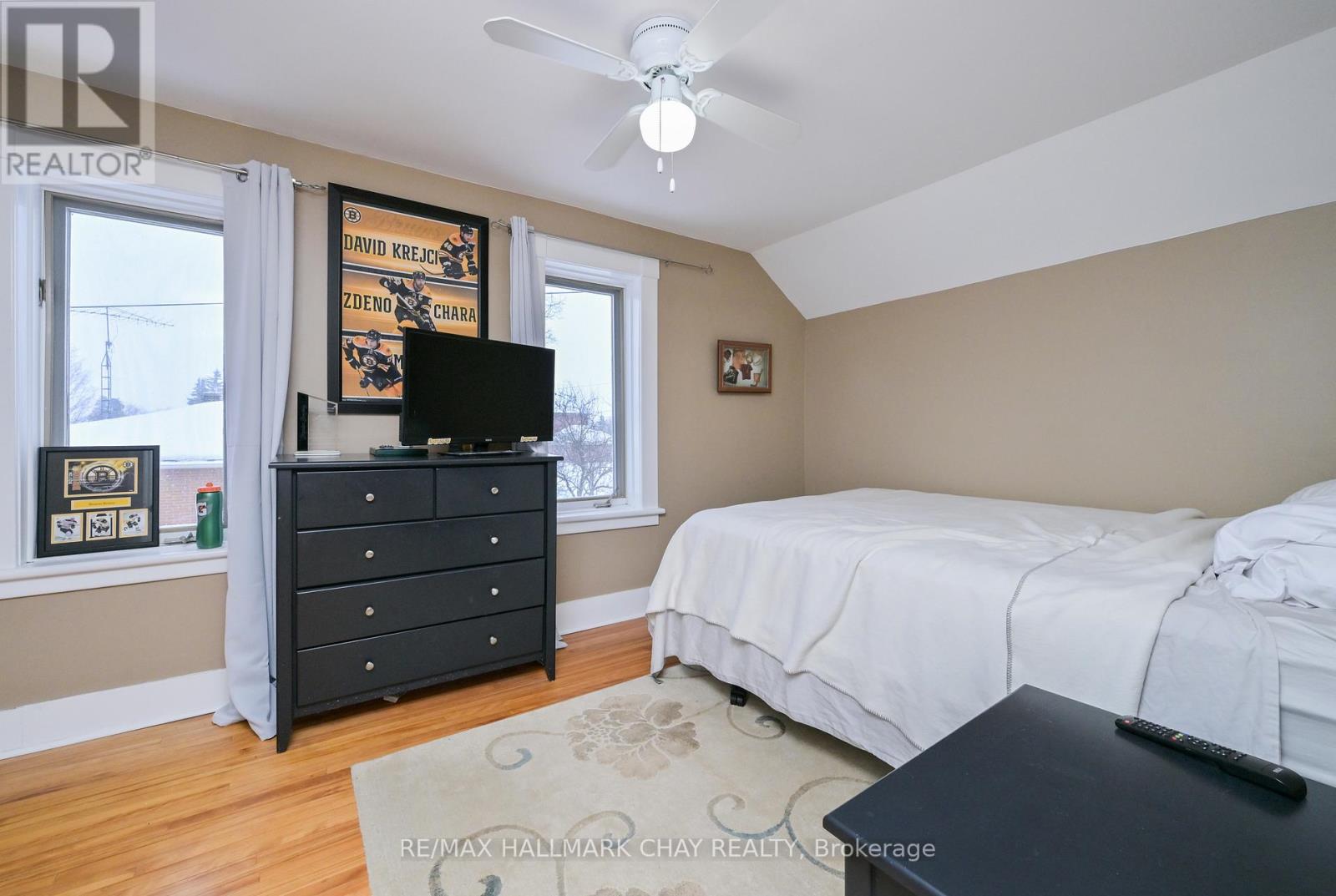 48 CAROLINE STREET W - 21