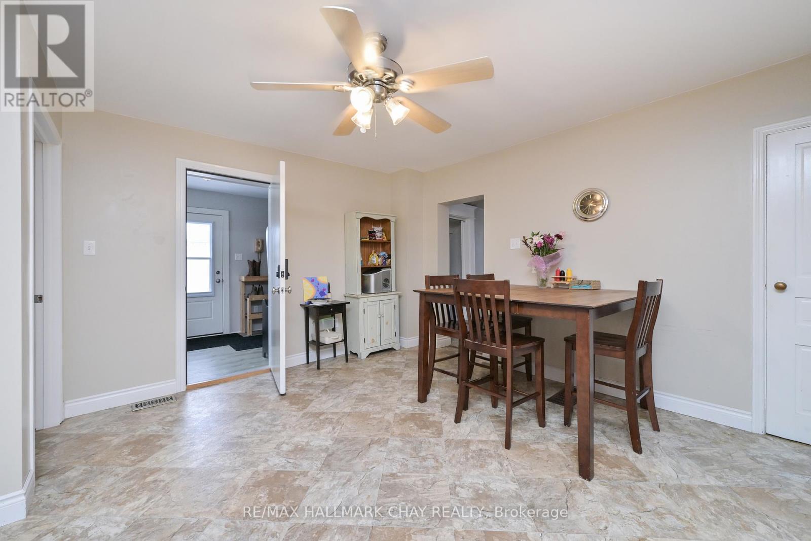 48 CAROLINE STREET W - 6