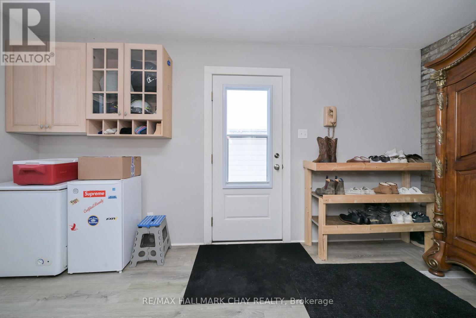48 CAROLINE STREET W - 9