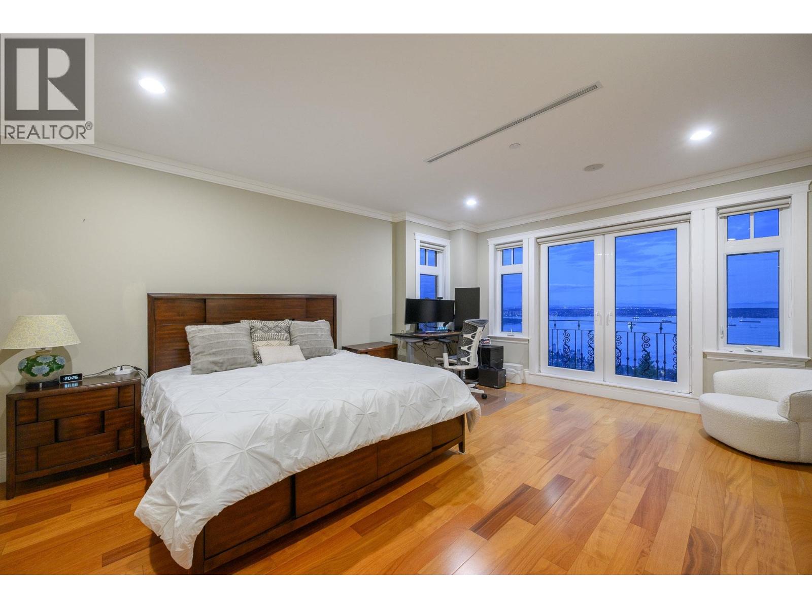 2420 HALSTON COURT, West Vancouver