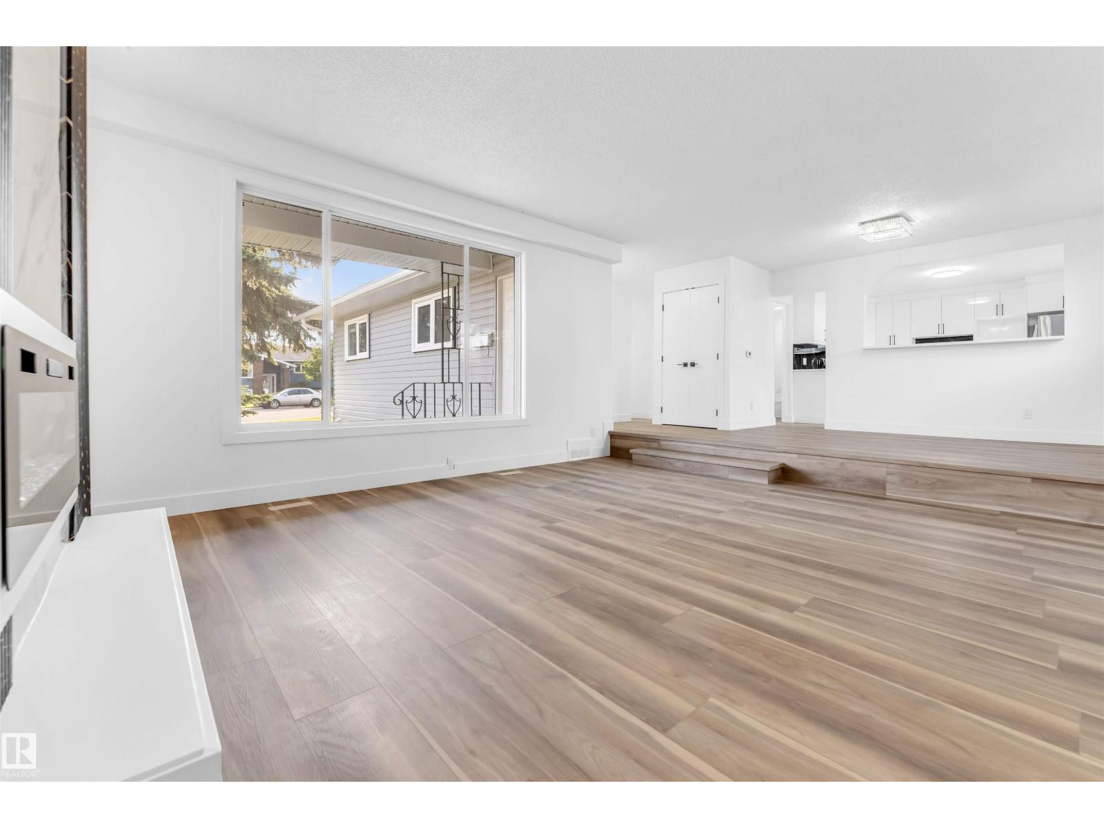 3508 84 ST NW - 14