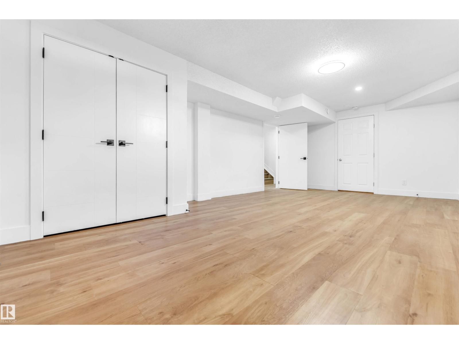 3508 84 ST NW - 16